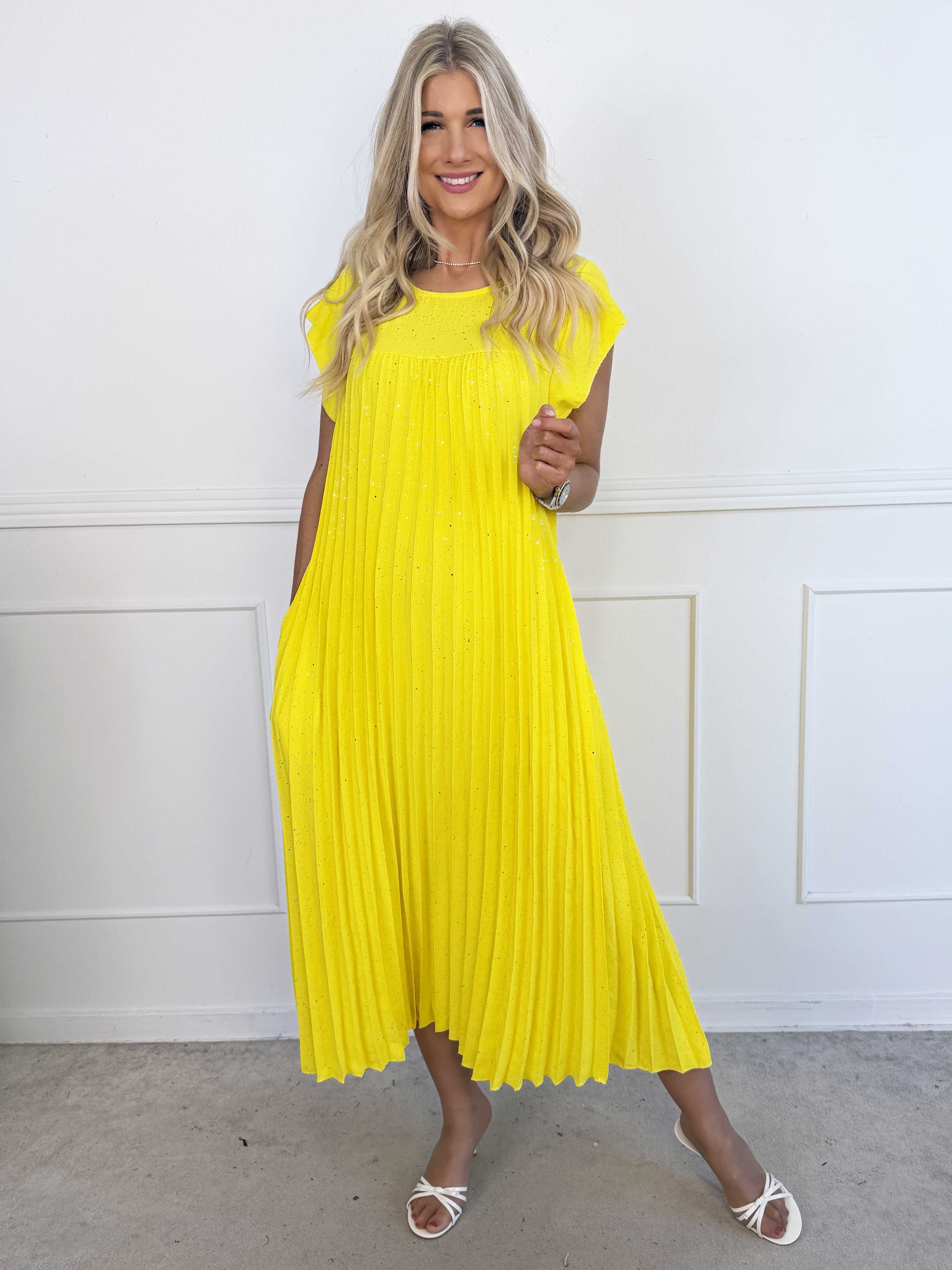 Nancy Glitter - Lang plus size kjole med plisseringer og lommer